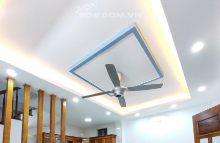 Bán nhà 78m2 phố Âu Cơ, Tây Hồ Ô tô đỗ cổng giá chỉ 3.7 tỷ